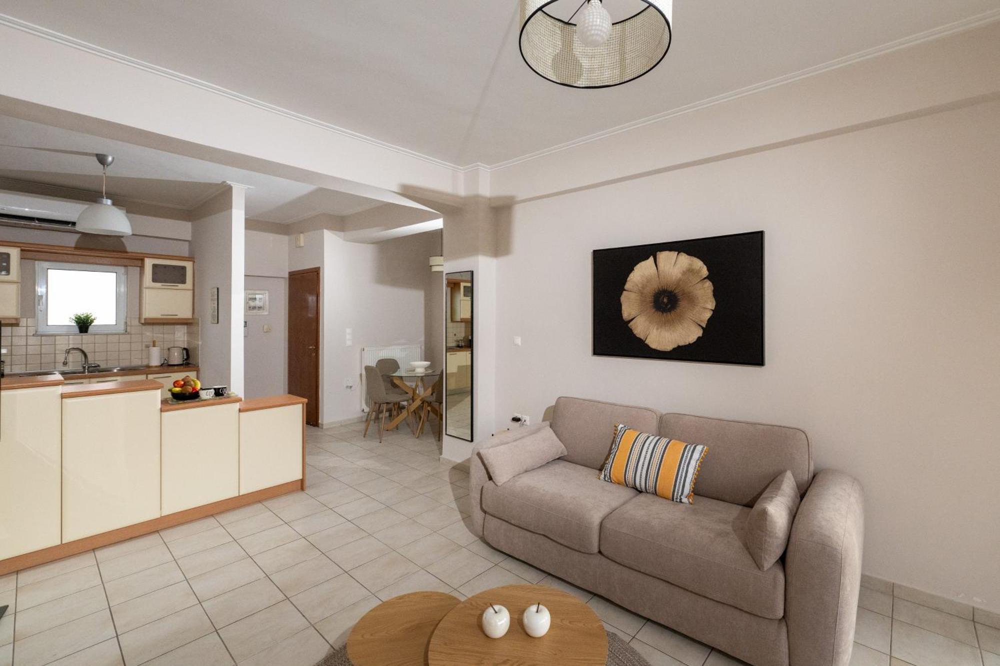 Il Centro Apartment Aigio Exterior foto